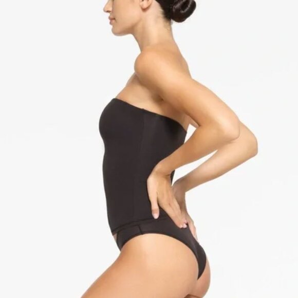 NWT SKIMS Fits Everybody Tube Top Built in Shelf Bra Onyx Black Size S - Picture 2 of 5
